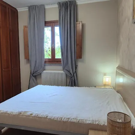Charming 2-Bed Home With Garden Genzano di Roma Extérieur photo