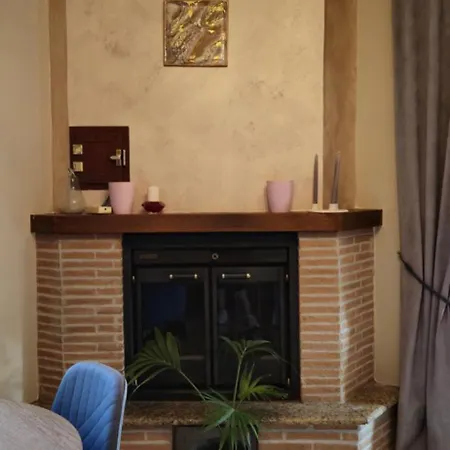Charming 2-Bed Home With Garden Genzano di Roma Extérieur photo
