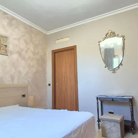 Charming 2-Bed Home With Garden Genzano di Roma Extérieur photo