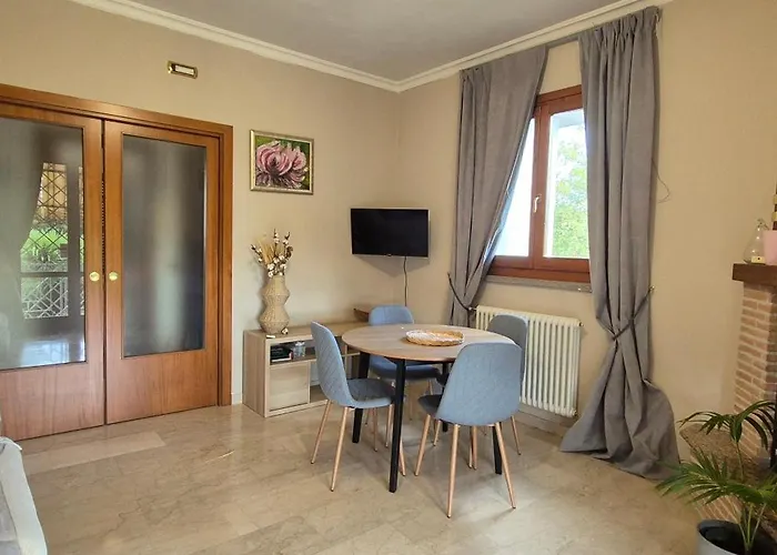 Charming 2-Bed Home With Garden