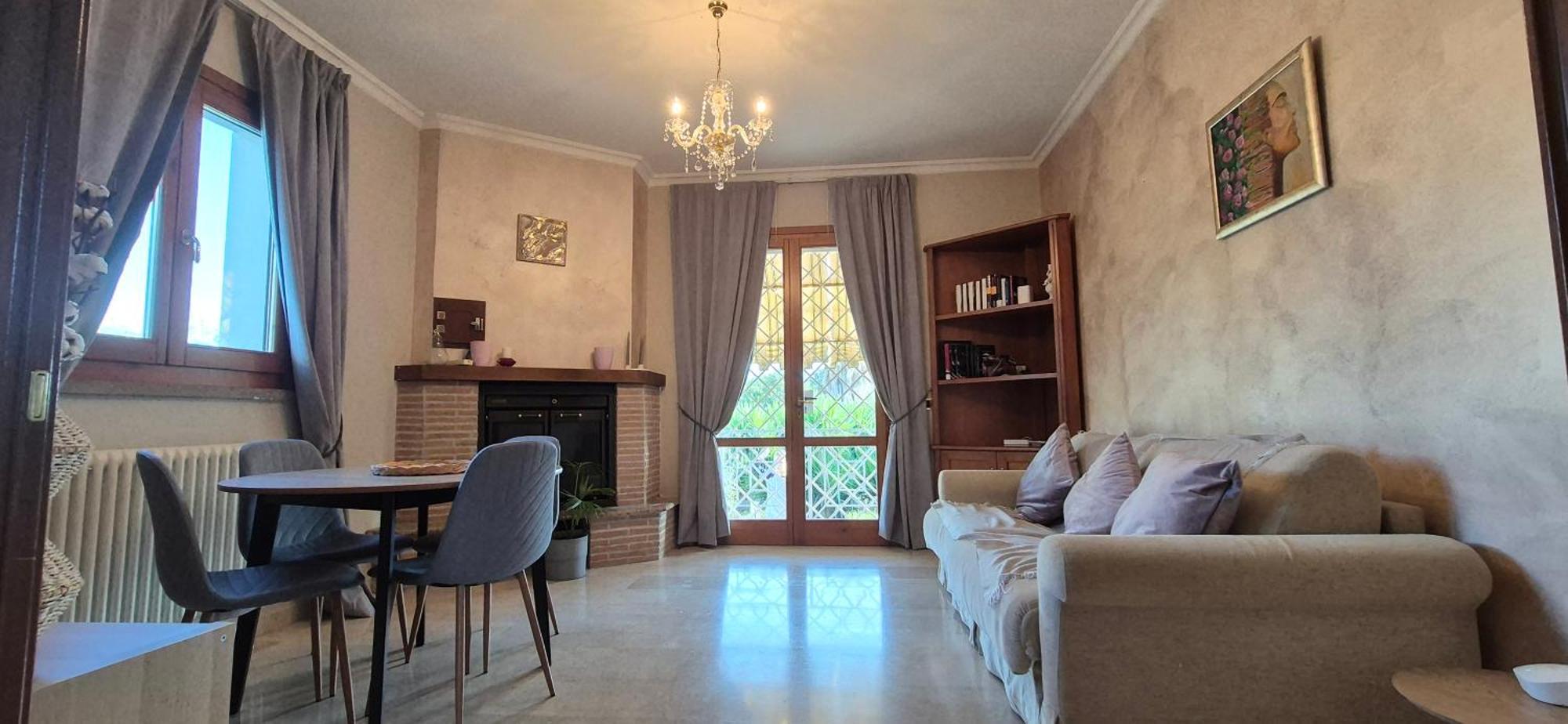 Charming 2-bed With Garden Holiday home *