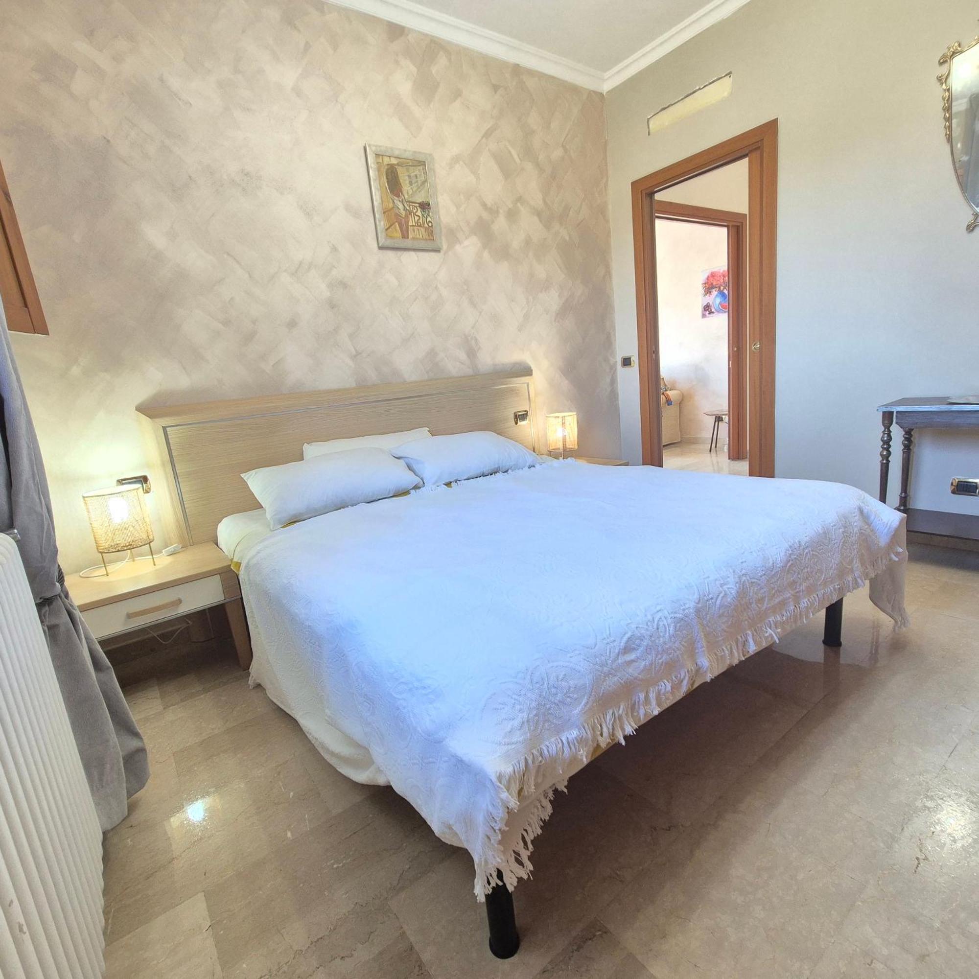 Charming 2-bed With Garden Holiday home